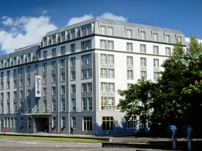 Auf unserer Eventreise genießen wir einen angenehmen Aufenthalt im Radisson Blu Hotel