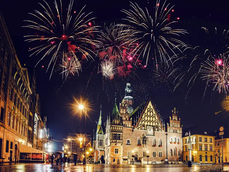 Auf usnerer Silvesterreise darf natürlich eines nicht fehlen: Ein atemberaubendes Feuerwer. Gemeinsam in der Gruppe starten wir in Breslau in das neue Jahr.