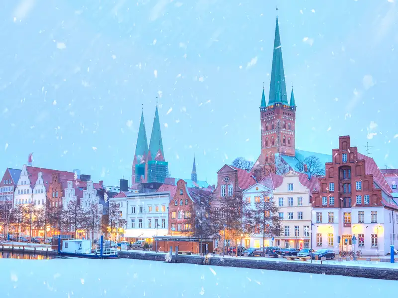 Entdecken Sie Lübecks Innenstadt bei Schnee auf Ihrer Eventreise.