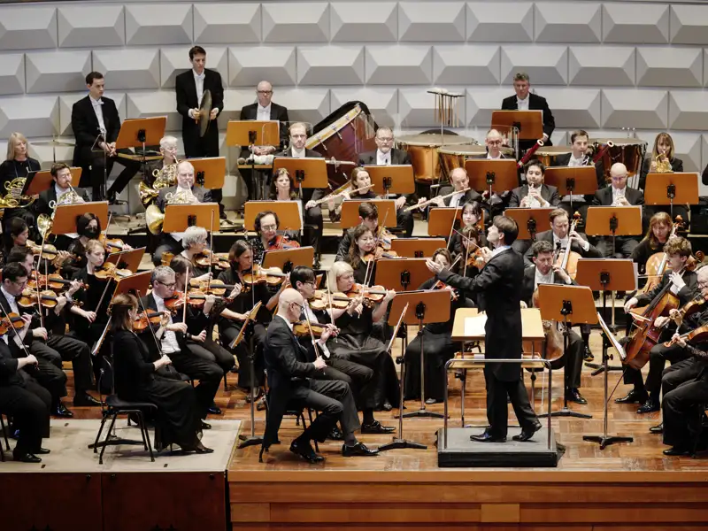 Auf unserer Silvesterreise besucht unsere Gruppe das Hessische Staatsorchester