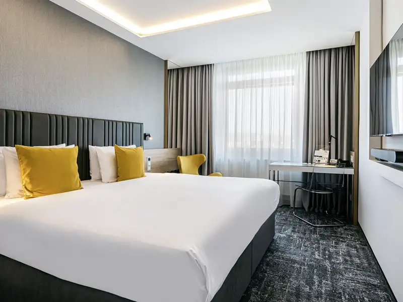 Genießen Sie das modern eingerichtete Hotelzimmer auf Ihrer Gruppenreise mit Studiosus