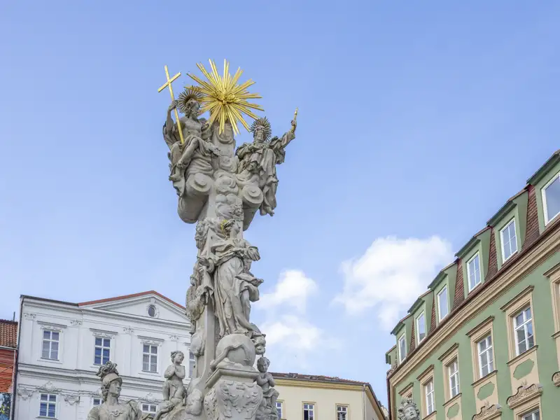 Auf unserer Silvesterreise tauchen wir tief in die Kultur und Geschichte ein und bestaunen die Mariensäule auf dem Freiheitsplatz in Brünn mit Ihrer Darstellung der Heiligen Dreifaltigkeit