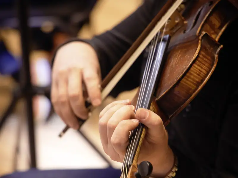 Auf unserer Eventreise mit Studiosus erleben wir die Musiker der Oper hautnah. Ein unvergessliches Highlight Ihrer Gruppenreise.