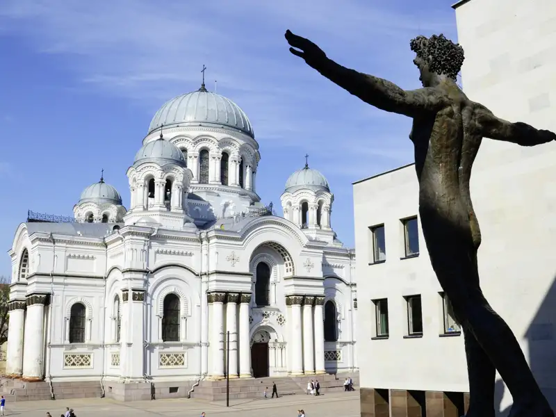 Auf unserer Reise sehen wir auf einem Ausflug Kaunas.