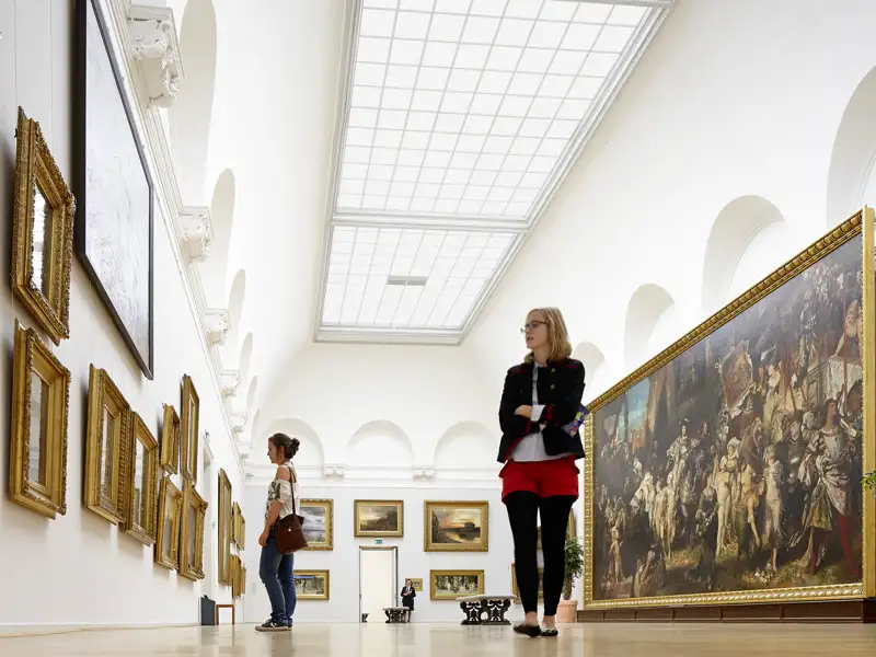 Auf unserer Gruppenreise mit Studiosusl betrachten wir zahlreiche Gemälde in der Kunsthalle Hamburgs, ein kulturelles Highlight jeder Städtereise.