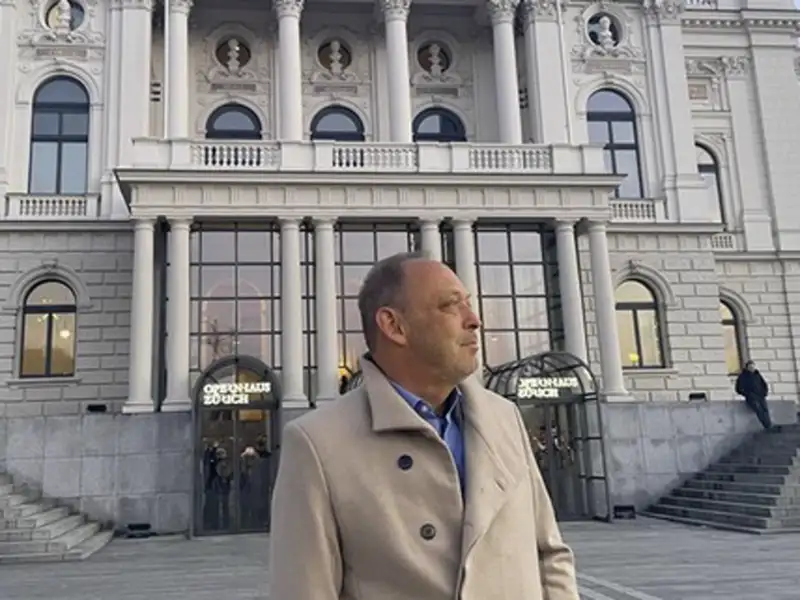 Auf unserer Gruppenreise mit Studiosus erklärt uns Torsten Flaig erstaunliches zu Festspielen und Aufführungen in den bedeutenden Musikzentren der Welt.