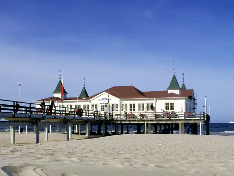 Auf unserer Gruppenreise mit Studiosus besuchen wir die historische Seebrücke Ahlbeck auf der Insel Usedom an der Ostsee.