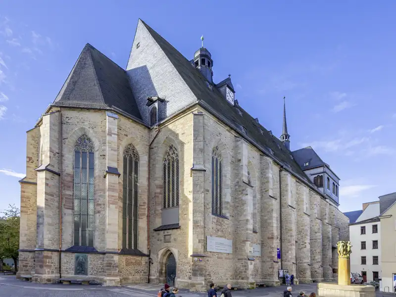 Die gotische Konzerthalle Ulrichskirche in Halle (Saale), ein zentraler Spielort der Händel-Festspiele, bei Sonnenschein, ein Highlight auf unserer Eventreise mit Studiosus.