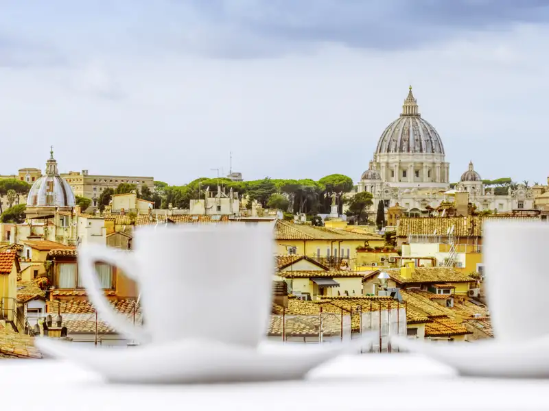 Zu einer Städtereise mit Studiosus gehören auch die Momente, in denen wir den Ort auf uns wirken lassen – und zum Beispiel den Blick über die Dächer der Stadt schweifen lassen können.