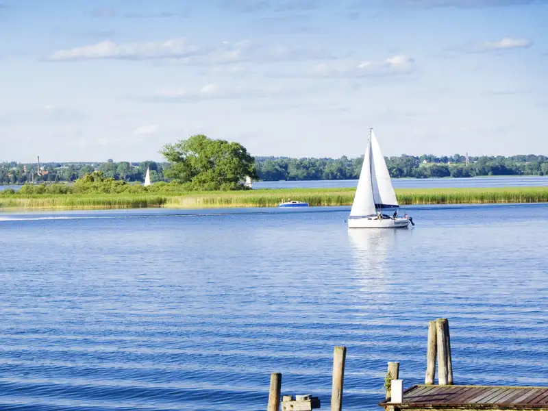 Die Region Masuren in Nordpolen ist geprägt von zahlreichen verträumten Seen, die wir auf unserer achttägigen Studienreise kennenlernen. Hier im Bild der Niegocin-See.