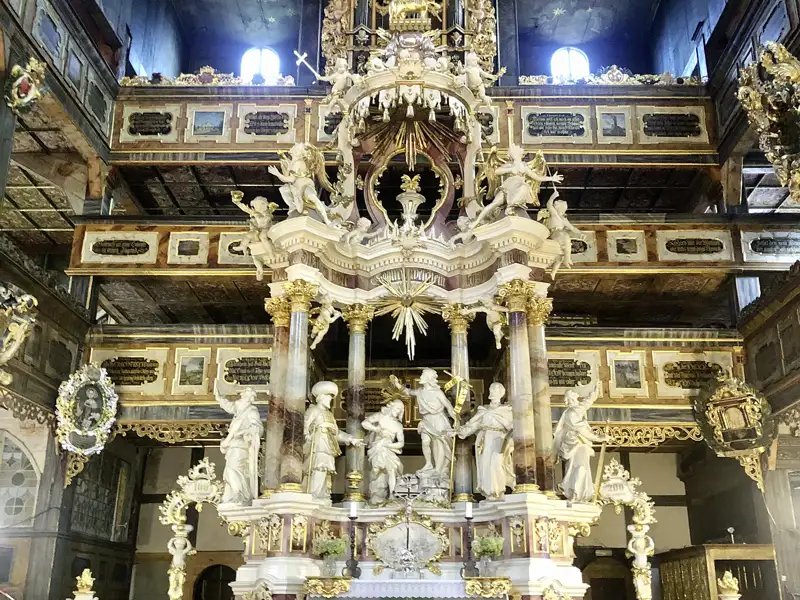 Gemeinsam als Grupppe besichtigen wir auf unserer Silvesterreise die berühmte Friedenskirche in Swidnica