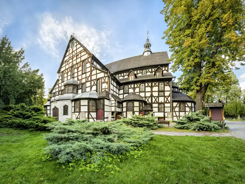 Auf unserer neuntägigen smart&small-Reise durch den Süden Polens besuchen wir auch die Friedenskirche in Swidnica (Schweidnitz) - Fachwerkhaus von außen, barocker Prunkt im Inneren.
