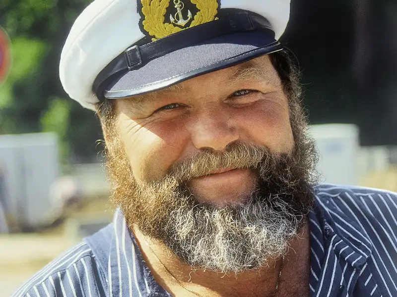 Unser Kapitän der MS San Souci bringt uns nach Rügen.