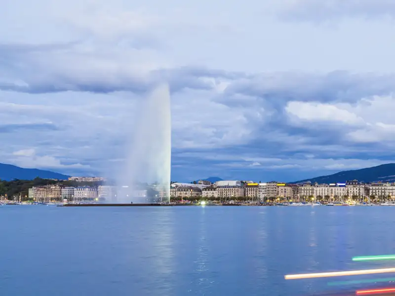 Genf - einer von vielen Höhepunkten dieser Studienreise nach Savoyen, zum Genfer See und ins Wallis - steht für Banken, internationales Flair, für die Reformation - und für die berühmte Fontäne im See, das Wahrzeichen der Stadt.