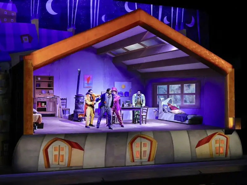 Farbenfrohe Inszenierung von Puccinis Oper 'La bohème' auf der Bühne des Teatro Carlo Felice in Genua, ein Highlight unserer eventreise mit Studiosus nach Italien.