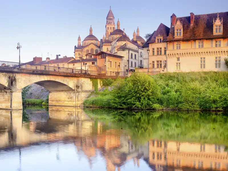 Kathedrale Saint-Front in Périgueux am Fluss Isle.