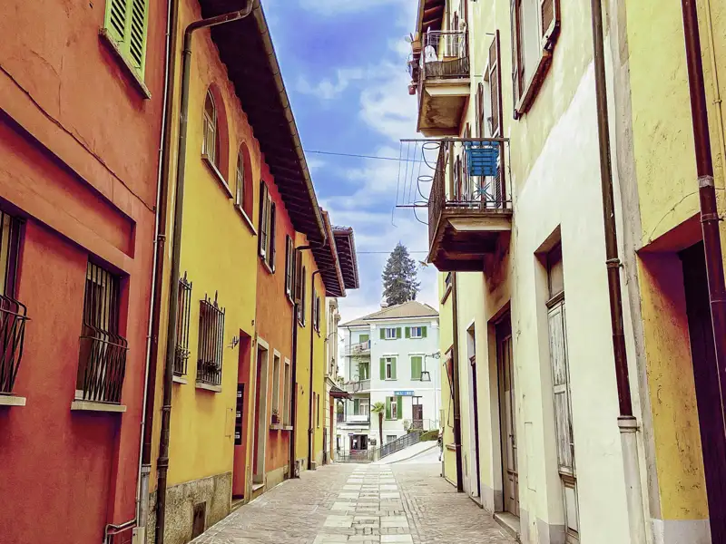 Südländisches Flair verströmt die Altstadt von Lugano. In den engen Gassen mit bunten Häusern bieten sich viele spannende Fotomotive.