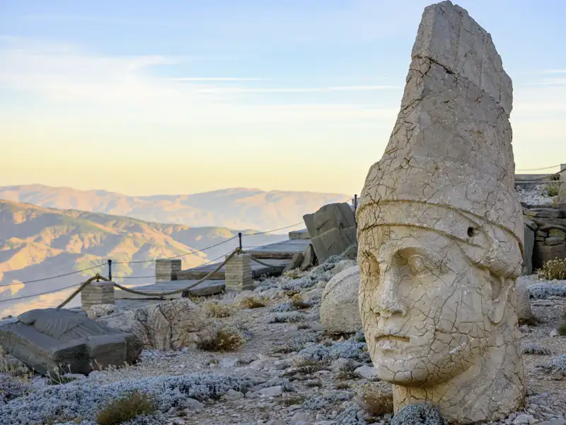 Ein Höhepunkt im doppelten Sinn auf unserer Türkei-Reise: der Besuch auf dem Berg Nemrut mit seinen monumentalen Statuen