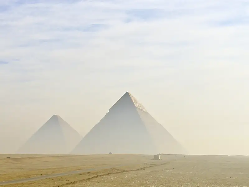 Bei unserer Studienreise nach Kairo darf eine Besichtigung der Pyramiden von Gizeh nicht fehlen.