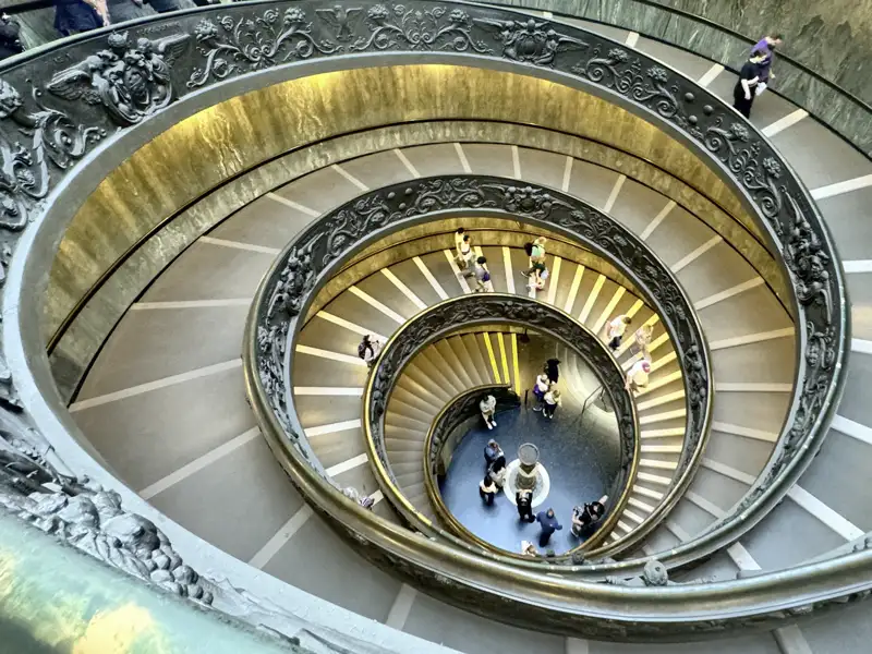 Alle Wege führen nach Rom, verschlungene Wege führen durch Rom - doch Ihre Studiosus-Reiseleiterin kennt sie, und lotst Sie auf unserer Städtereise zielsicher zu den Höhepunkten der Stadt.
