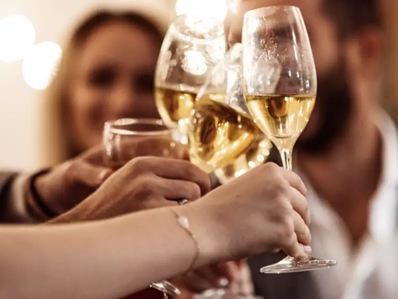 Mit einem fröhlichen "Prost Neujahr!" begrüßen wir auf unserer Reise das neue Jahr.