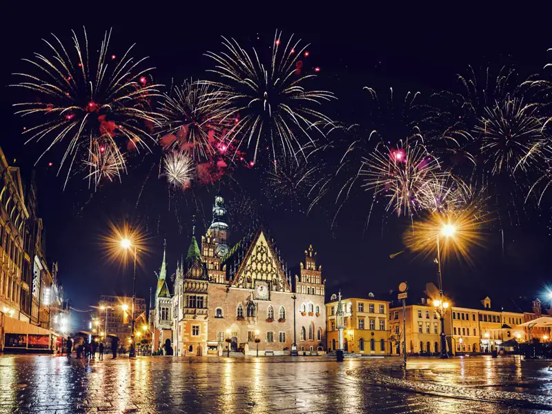 Auf usnerer Silvesterreise darf natürlich eines nicht fehlen: Ein atemberaubendes Feuerwerk. Gemeinsam in der Gruppe starten wir in Breslau ins neue Jahr.