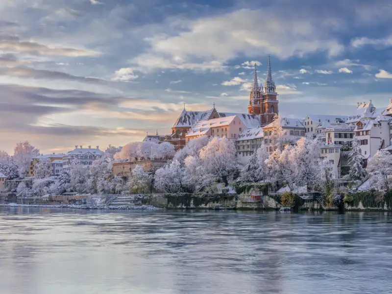Genießen Sie auf unserer Studiosus Eventreise die Altstadt von Basel im Winter.