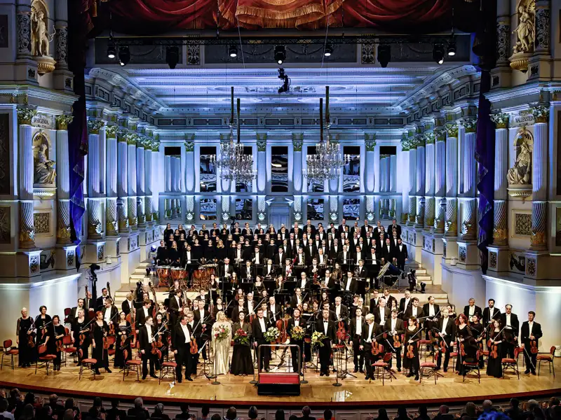 Genießen Sie einen Besuch in die Staatsoper Dresden gemeinsam mit Ihrer Gruppe.