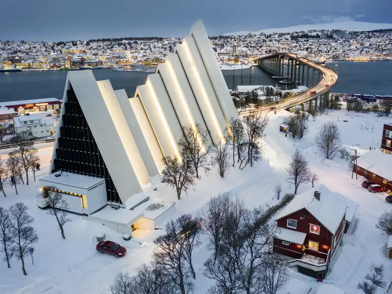 Unsere Studiosus Eventreise wird uns in das nordnorwegische Tromös mit der berühmten Eismeerkathedrale bringen.