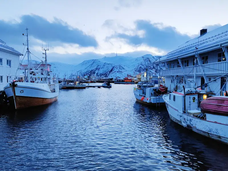 Ausgangspunkt unseres Abstechers zum Nordkap auf unserer Studiosus Eventreise ist das Fischerörtchen Honningsvaag.