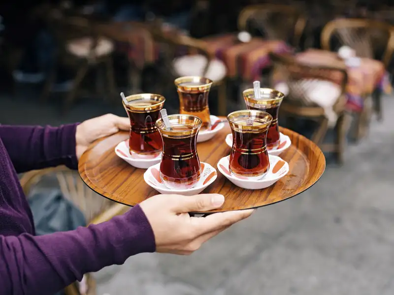 Genießen Sie auf unserer Studienreise in die Türkei einen wichtigen Bestandteil der türkischen Kultur - türkischen Tee.
