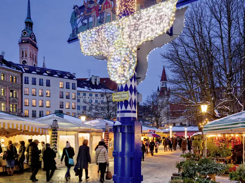 Auf unserer Silvesterreise durch München darf ein Besuch vom Weihnachtsmarkt auf dem berühmten Viktualienmarkt nicht fehlen