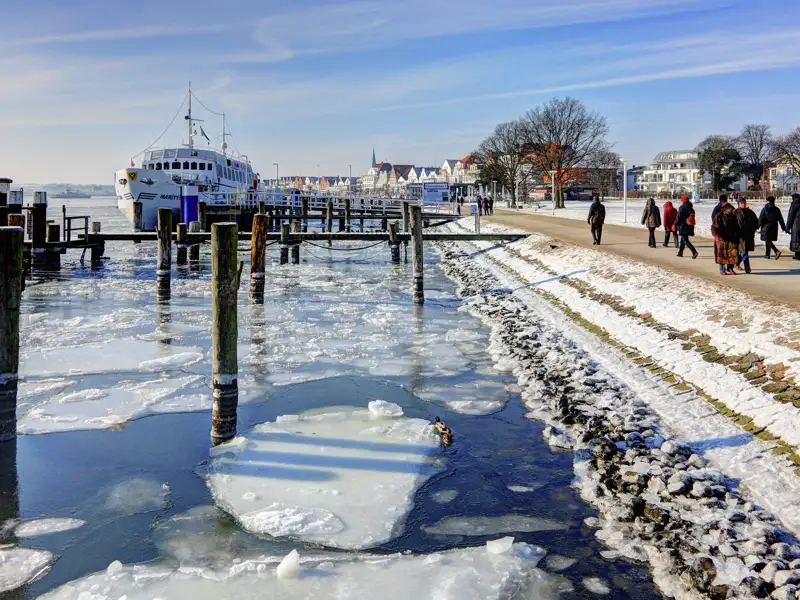 Entdecken Sie den Hafen Lübecks bei Winter auf Ihrer Studiosus-Eventreise.