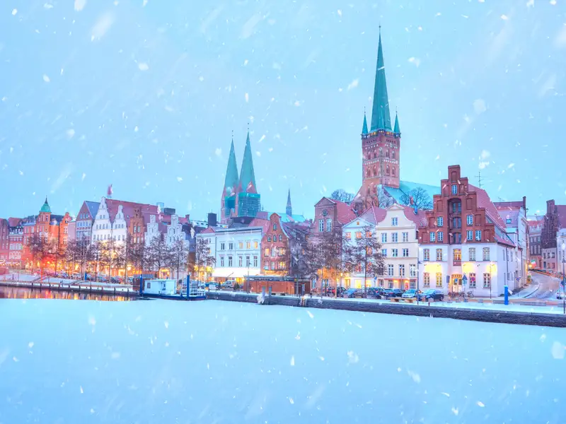 Entdecken Sie Lübecks Innenstadt bei Schnee auf Ihrer Eventreise.