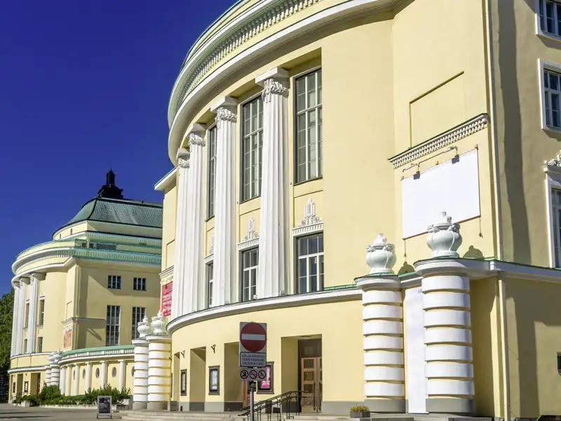 Auf unserer Silvesterreise im Baltikum feiern wir gemeinsam Silvester in der Nationaloper in Tallinn.