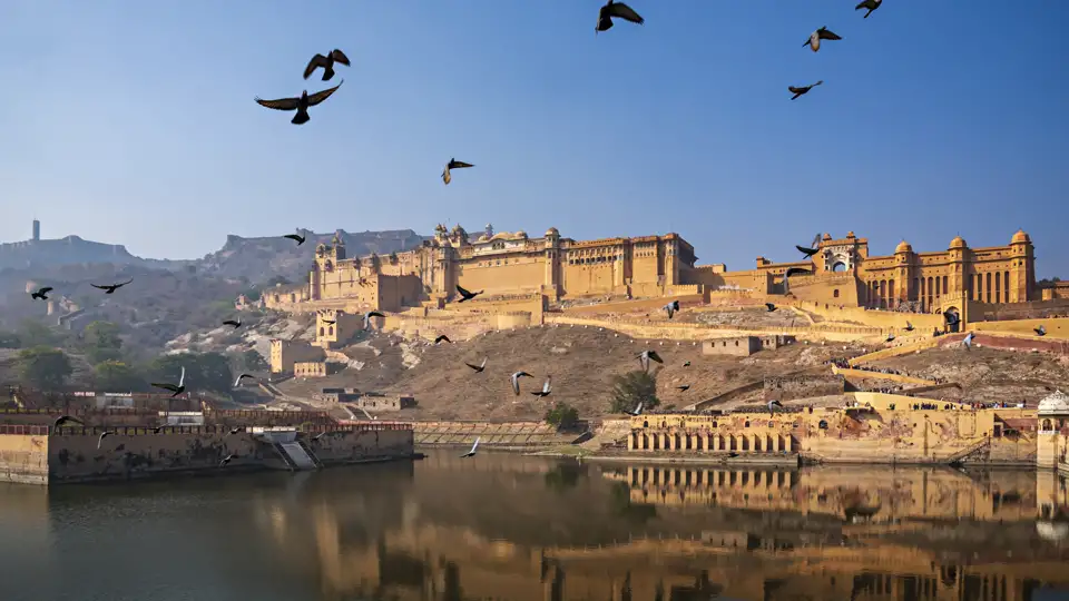 Natürlich besuchen wir die Festung Amber bei Jaipur ausführlich auf unserer Studienreise Rajasthan – Auszeit im Land der Maharadschas.