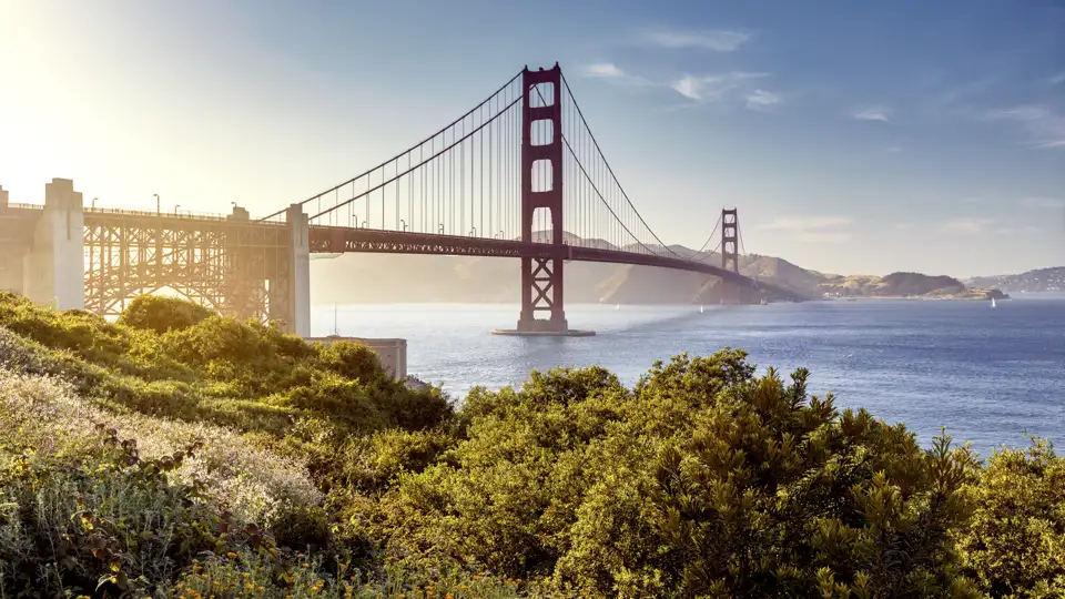 Blick auf die Golden Gate Bridge in der Nachmittagssonne