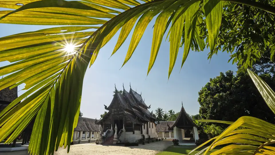 Auf unserer Studienreise Thailand - die umfassende Reise besuchen wir auch viele der Schönheiten im Norden, hier die Tempelanlage Chiang Mai.