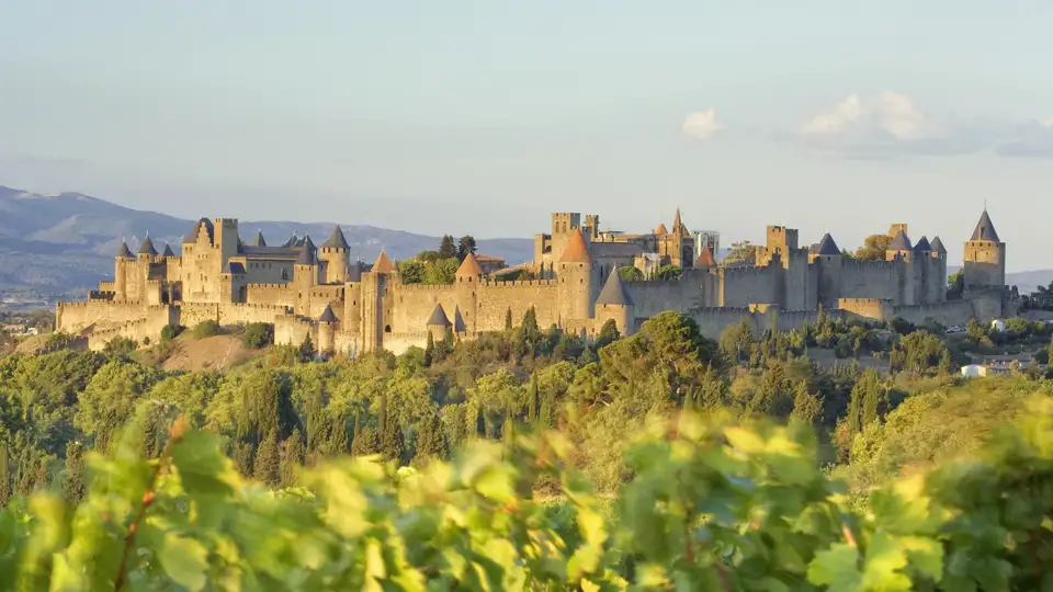 Die befestigte Stadt Carcassonne mit ihren Türmen und Mauern - eines der vielen Ziele auf unserer zehntägigen Studienreise in das Languedoc und ins Roussillon.