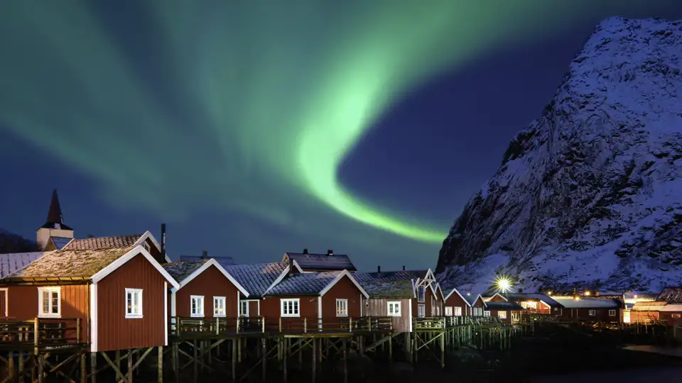 Grüne Polarlichter auf den norwegischen Lofoten auf unserer Studiosus Eventreise.