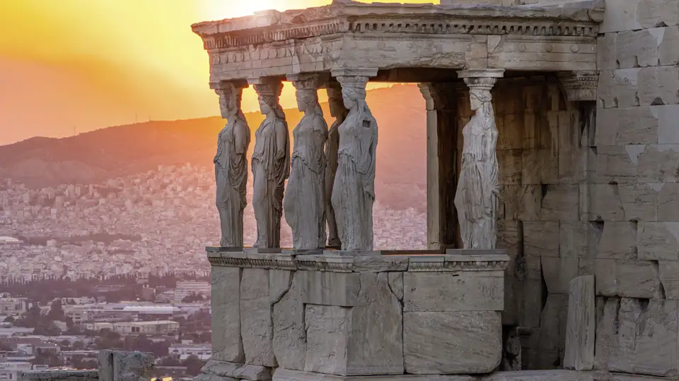 Auf ihrer Studiosus Eventreise werden wir die Möglichkeit haben die berühmten Karyatiden des Erechtheion auf der Akropolis besichtigen zu können.