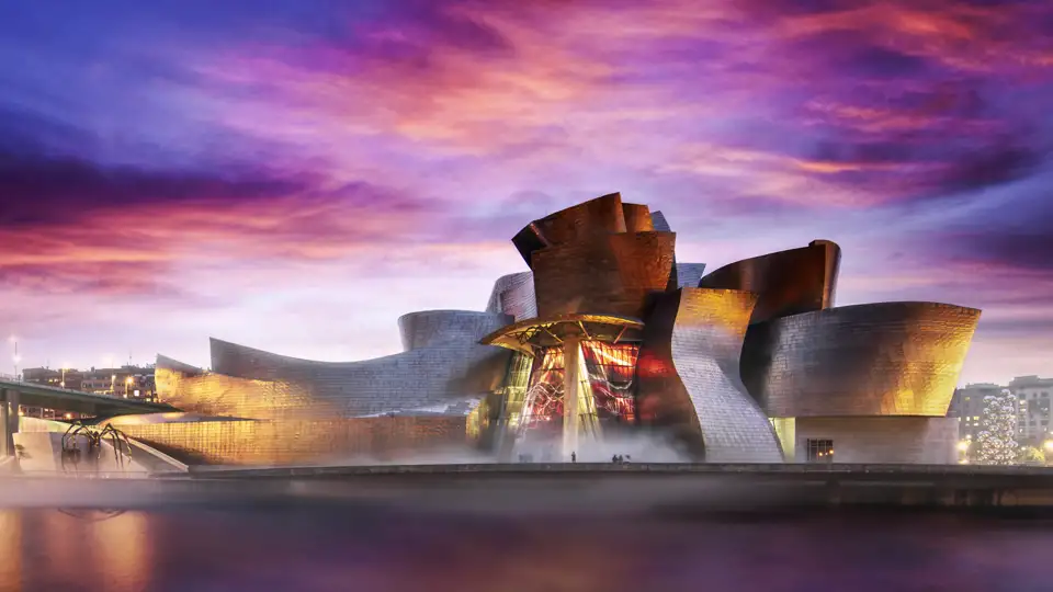 Während unserer Studiosus Eventreise darf das Guggenheim-Museums in Bilbao nicht fehlen.