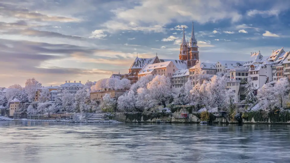 Genießen Sie auf unserer Studiosus Eventreise die Altstadt von Basel im Winter.