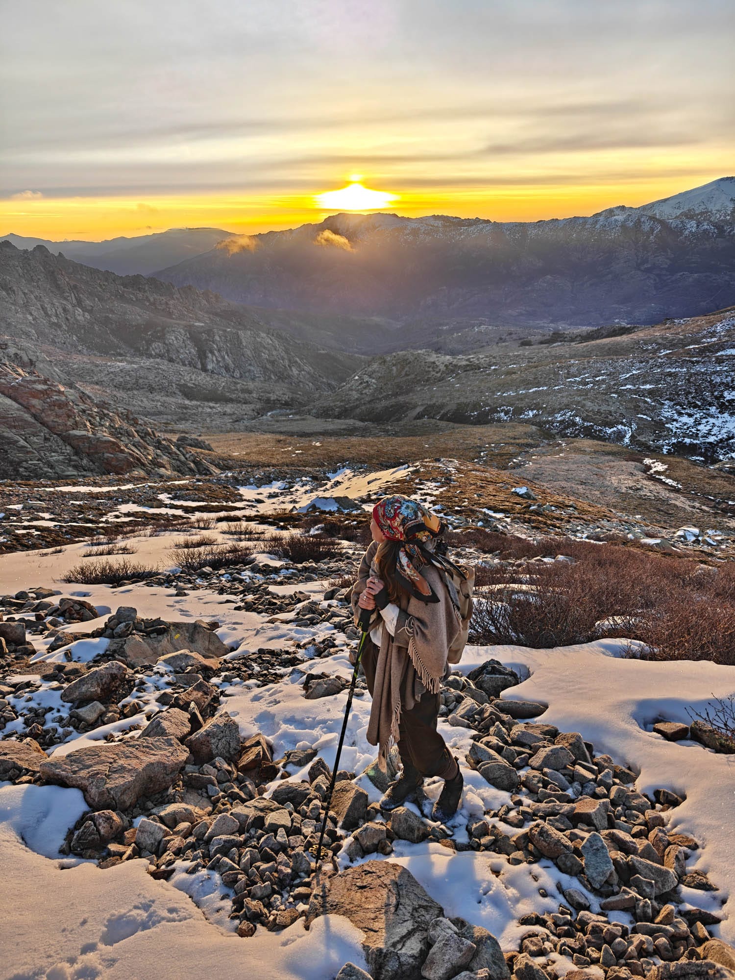 Bei ihrer Expedition auf den höchsten Gipfel Korsikas folgt Elise Wortley den Spuren der britischen Pionier-Bergsteigerin Dorothy Pilley. Foto – Emily Almond Barr