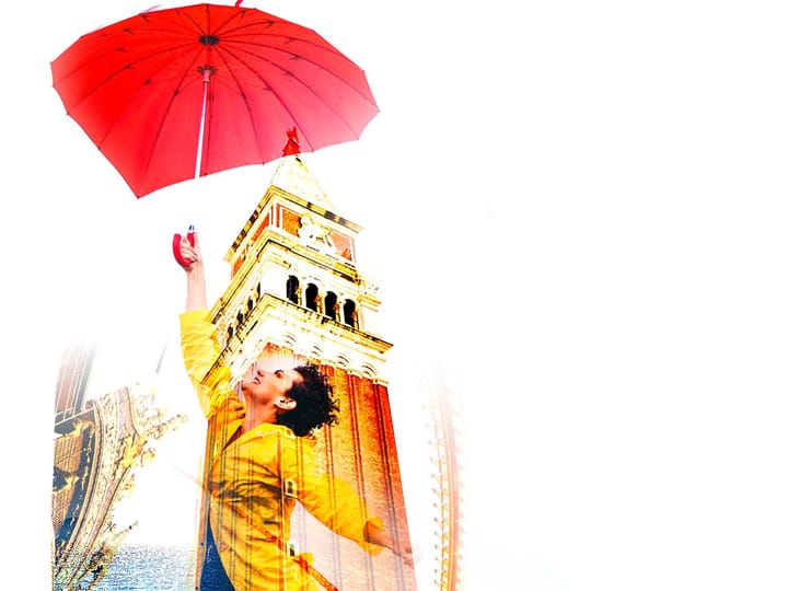 Eine Bildkollage einer Frau mit einem roten Regenschirm in der Hand vor einem historischen Turm.