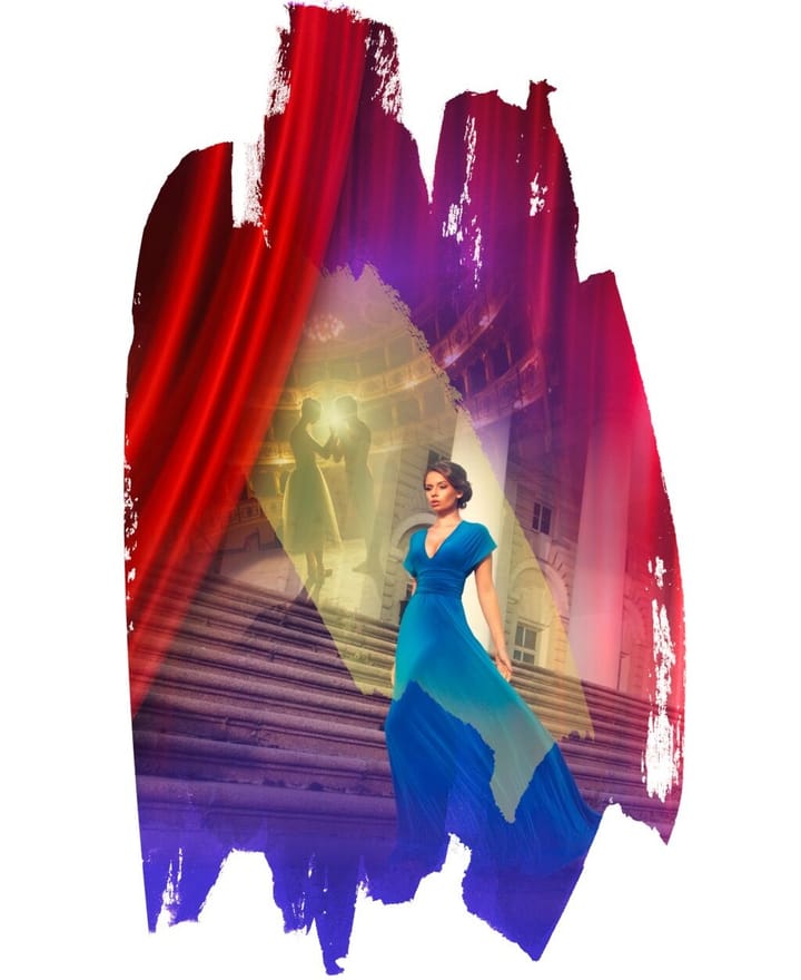 Eine Bildkollage mit einer Frau in einem blauen Kleid in einem Theater.