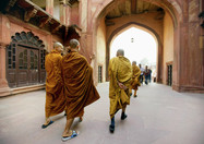 Mönche im Roten Fort, Agra, Indien