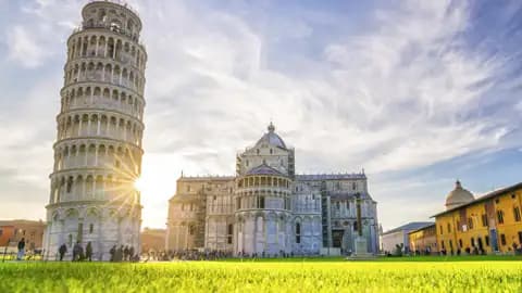 Eines der ganz großen Highlights unserer Studiosus-Reise in die Toskana ist der "Platz der Wunder" in Pisa: Auf einer weitläufigen Wiese verteilen sich die Taufkirche, die Kathedrale und natürlich der berühmte Schiefe Turm.